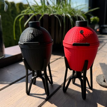Kamado stiliaus druskinė ir pipirinė